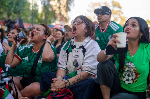 June 30, 2026, Los Angeles, California, USA: Fans of Mexico react while watching a live broadcast of the FIFA World Cup, WM, Weltmeisterschaft, Fussball Round of 32 soccer match between Mexico and Ecuador at a watch party in Los Angeles, on Tuesday, June 20, 2026. Los Angeles USA - ZUMAc68_ 20260630_zaf_c68_011 Copyright: xRingoxChiux
