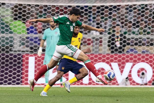 FIFA World Cup, WM, Weltmeisterschaft, Fussball 2026 - Round of 32 - Mexico vs Ecuador Obed Vargas (L) of Mexico in action against Pedro Vite of Ecuador during the FIFA World Cup 2026 Round of 32 match Mexico against Ecuador in Mexico City, Mexico, 30 June 2026. Mexico City Mexico  Copyright: xJOSExMENDEZx