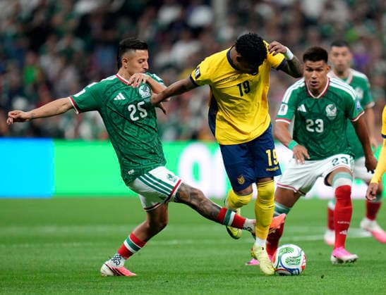 (260701) -- MEXICO CITY, July 1, 2026 -- Roberto Alvarado (L) of Mexico vies with Gonzalo Plata of Ecuador during the round of 32 match between Mexico and Ecuador at the 2026 FIFA World Cup, WM, Weltmeisterschaft, Fussball at the Mexico City Stadium, Mexico, June 30, 2026. (Photo by Xinhua) (SP)MEXICO-MEXICO CITY-FOOTBALL-FIFA WORLD CUP-ROUND OF 32-MEX VS ECU MartinxZabala 