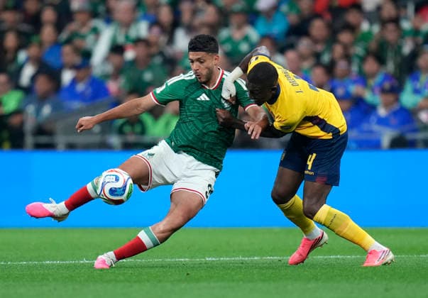(260701) -- MEXICO CITY, July 1, 2026 -- Raul Jimenez (L) of Mexico vies with Joel Ordonez of Ecuador during the round of 32 match between Mexico and Ecuador at the 2026 FIFA World Cup, WM, Weltmeisterschaft, Fussball at the Mexico City Stadium, Mexico, June 30, 2026. (Photo by Xinhua) (SP)MEXICO-MEXICO CITY-FOOTBALL-FIFA WORLD CUP-ROUND OF 32-MEX VS ECU MartinxZabala 