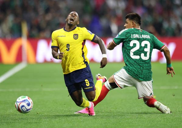 (260701) -- MEXICO CITY, July 1, 2026 -- John Yeboah (L) of Ecuador is challenged by Jesus Gallardo of Mexico during the round of 32 match between Mexico and Ecuador at the 2026 FIFA World Cup, WM, Weltmeisterschaft, Fussball at the Mexico City Stadium, Mexico, June 30, 2026. (Photo by Xinhua) (SP)MEXICO-MEXICO CITY-FOOTBALL-FIFA WORLD CUP-ROUND OF 32-MEX VS ECU FranciscoxCanedo 