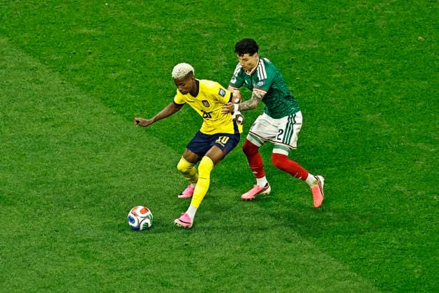 June 30, 2026, Mexico City, Mexico City, Mexico: Jorge Sanchez of Mexico battles for possession ball with Nilson Angulo of Ecuador during the match between Mexico and Ecuador for the round of 32 the FIFA World Cup, WM, Weltmeisterschaft, Fussball 2026, at Mexico City Stadium, in Mexico City, Mexico on June 30. 2026. Photo: DiaEsportivo FIFA World Cup 2026, Mexico Vs Ecuador, Mexico City, Mexico  - ZUMAh208 20260630_zsp_h208_033 Copyright: xHeulerxAndreyx