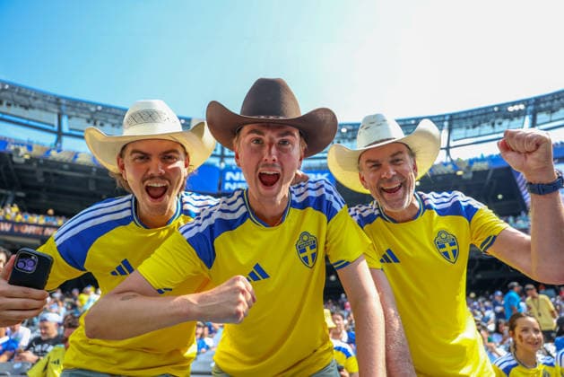 EAST RUTHERFORD, NEW JERSEY - JUNE 30: Fans cheer up during the FIFA World Cup, WM, Weltmeisterschaft, Fussball 2026 Round of 32 match between France and Sweden at New York New Jersey Stadium on June 30, 2026 in East Rutherford, New Jersey.  Copyright: xVCGx 111651536989
