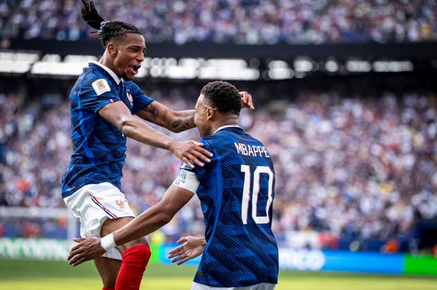 FOOTBALL : France vs Sweden - Coupe du Monde de la FIFA 2026. New York New Jersey Stadium, East Rutherford, New Jersey, Etats-Unis. 30 06 2026. Joie des joueurs de l equipe de France apres le but de Kylian Mbappe 10 (France) avec Michael Olise 11 (France) lors du match des seiziemes de finale de la Coupe du Monde de la FIFA 2026 entre la France et la Suede au MetLife Stadium Ã East Rutherford, New Jersey, Etats-Unis, le 30 juin 2026.  Copyright: xx