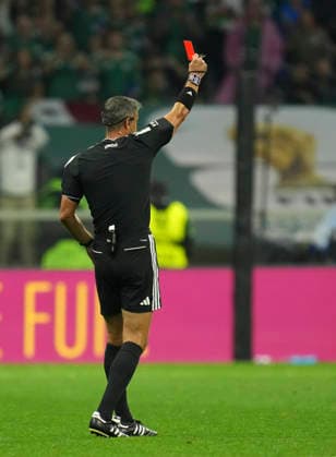 (260701) -- MEXICO CITY, July 1, 2026 -- Referee Slavko Vincic shows a red card to Ecuador s Piero Hincapie during the round of 32 match between Mexico and Ecuador at the 2026 FIFA World Cup, WM, Weltmeisterschaft, Fussball at the Mexico City Stadium, Mexico, June 30, 2026. (Photo by Xinhua) (SP)MEXICO-MEXICO CITY-FOOTBALL-FIFA WORLD CUP-ROUND OF 32-MEX VS ECU MartinxZabala 