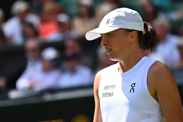 2026 Wimbledon - Iga Swiatek Iga Swiatek (POL) during her first round match at the 2025 Wimbledon Tennis Championships at the AELTC in London, GREAT BRITAIN, on JuNE 30, 2026. Photo by Corinne Dubreuil ABACAPRESS.COM London  Copyright: xDubreuilxCorinne ABACAx