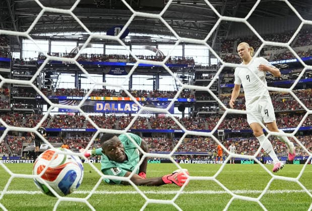Sport Themen der Woche KW27 Sport Bilder des Tages #3 Football: 2026 World Cup Norway s Erling Haaland (9) scores the winner in the second half of a World Cup round of 32 football match against Ivory Coast at Dallas Stadium in Arlington, Texas, on June 30, 2026.  A14AA0005621031P