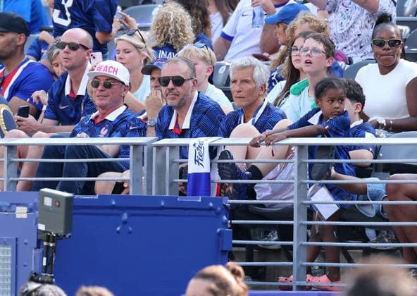 Fussball, FIFA WM 2026, Promis bei der Weltmeisterschaft #2 2026 World Cup - Celebs At France v Sweden Nagui with friends attend the FIFA World Cup, WM, Weltmeisterschaft, Fussball match between France vs Sweden at THe New York New Jersey Stadiun, NJ on June 30, 2026. Photo by Charles Guerin ABACAPRESS.COM New York city NJ United States  Copyright: xGuerinxCharles ABACAx