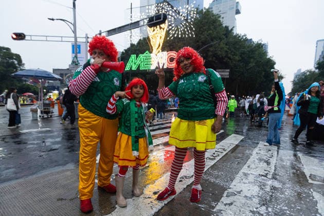 June 30, 2026, Mexico City, Mexico: Fans of the Mexican national team, Nationalteam watched the 2026 FIFA World Cup, WM, Weltmeisterschaft, Fussball match between Mexico and Ecuador on public screens along the Paseo de la Reforma in Mexico City, where Mexico secured a 2Ã¢â‚¬0 victory; following the win, they continued the celebration in the city s streets. Mexico City Mexico - ZUMAl178 0860468671st Copyright: xCristianxLeyvax
