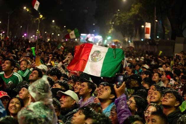 June 30, 2026, Mexico City, Mexico: Fans of the Mexican national team, Nationalteam watched the 2026 FIFA World Cup, WM, Weltmeisterschaft, Fussball match between Mexico and Ecuador on public screens along the Paseo de la Reforma in Mexico City, where Mexico secured a 2Ã¢â‚¬0 victory; following the win, they continued the celebration in the city s streets. Mexico City Mexico - ZUMAl178 0860468700st Copyright: xCristianxLeyvax