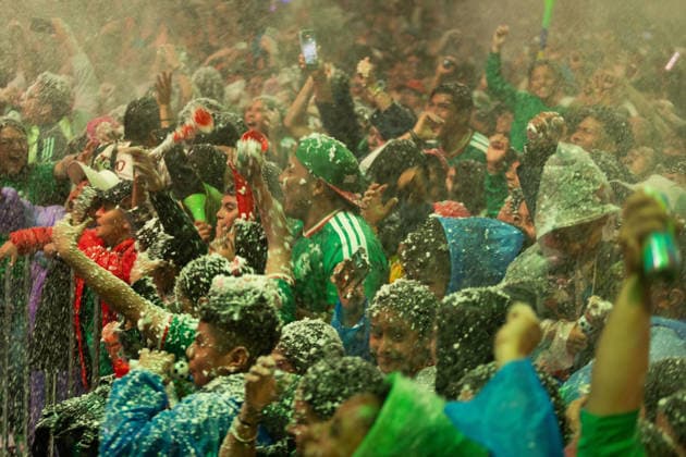 June 30, 2026, Mexico City, Mexico: Fans of the Mexican national team, Nationalteam watched the 2026 FIFA World Cup, WM, Weltmeisterschaft, Fussball match between Mexico and Ecuador on public screens along the Paseo de la Reforma in Mexico City, where Mexico secured a 2Ã¢â‚¬0 victory; following the win, they continued the celebration in the city s streets. Mexico City Mexico - ZUMAl178 0860468800st Copyright: xCristianxLeyvax