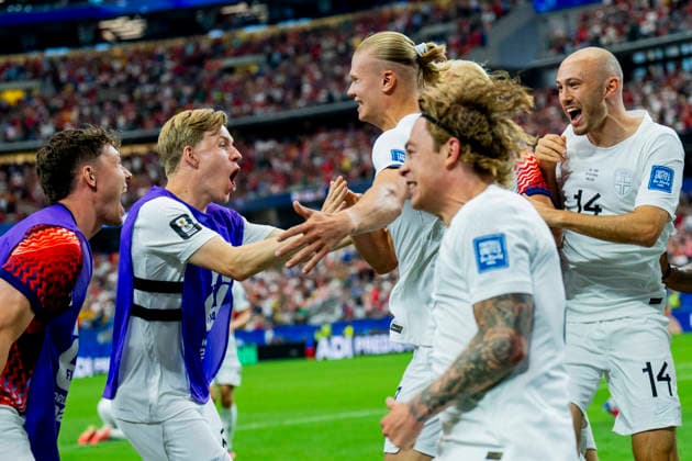 World Cup 2026: Ivory Coast - Norway Arlington, Texas , USA 20260630. Norway s Erling Braut Haaland celebrates with Joergen Strand Larsen, Jens Petter Hauge, Patrick Berg and Fredrik Aursnes after the 1-2 goal during the round of 16 match between Ivory Coast and Norway during the 2026 FIFA World Cup, WM, Weltmeisterschaft, Fussball at the Dallas Stadium. Photo: Fredrik Varfjell NTB Arlington, Texas United States EDITORIAL USE ONLY. RESTRICTED USE FOR BETTING COMPANIES Ref:_SPO90nMQH5XXPg.jpg *** 2026 World Cup: Ivory Coast vs. Norway, Arlington, Texas, USA, June 30, 2026. Norway’s Erling Braut Haaland celebrates with Joergen Strand Larsen, Jens Petter Hauge, Patrick Berg, and Fredrik Aursnes after the 1–2 goal during the Round of 16 match between Ivory Coast and Norway at the 2026 FIFA World Cup at Dallas Stadium. Photo: Fredrik Varfjell, NTB, Arlington, Texas, United States. EDITORIAL USE ONLY. RESTRICTED USE FOR BETTING COMPANIES.  Copyright: xFredrikxVarfjellx xNTBx