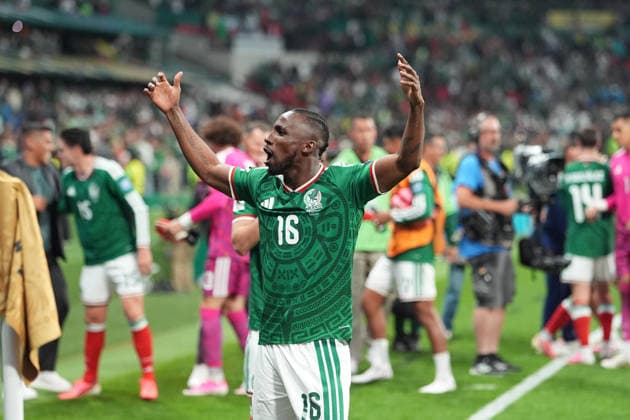 Mexico v Ecuador Round of 32 - FIFA World Cup, WM, Weltmeisterschaft, Fussball 2026 Julian Quinones 16 of the Mexico national team, Nationalteam celebrating the victory over Ecuador after the FIFA World Cup 2026 round of 32 match at Mexico City Stadium on June 30, 2026, in Mexico City, Mexico. (Photo by Ian Robles Eyepix Group) Copyright: xIanxRobles xEyepixxGroupx EL_30062026_189909JPEG