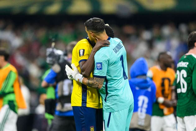 June 30, 2026, Peru: Pedro Vite and Goalkeeper Hernan Galindez of Ecuador react during the FIFA World Cup, WM, Weltmeisterschaft, Fussball 2026 match between Mexico and Ecuador. Mexico hosted Ecuador at Mexico City Stadium on June 20, 2026 in Mexico City, Mexico Soccer 2026: Mexico 2:0 Ecuador - FIFA World Cup 2026  - ZUMAf196 20260630_zsp_f196_042 Copyright: xMartinxFonsecax