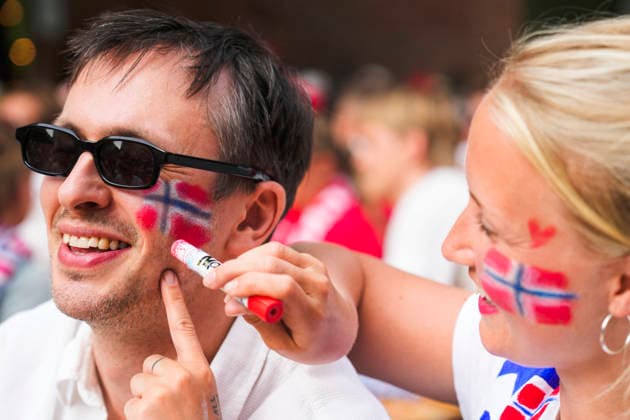 World Cup 2026: Ivory Coast - Norway Oslo 20260630. Face painting before the World Cup match between Ivory Coast and Norway . Photo: Javad Parsa NTB Oslo Norway EDITORIAL USE ONLY. RESTRICTED USE FOR BETTING COMPANIES Ref:_SPO2aovlgvRH4Y.jpg *** 2026 World Cup: Ivory Coast vs. Norway, Oslo, June 30, 2026. Face painting before the World Cup match between Ivory Coast and Norway. Photo by Javad Parsa, NTB, Oslo, Norway. EDITORIAL USE ONLY. RESTRICTED USE FOR BETTING COMPANIES.  Copyright: xJavadxParsax xNTBx