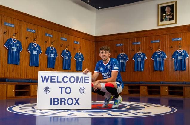 Sport Bilder des Tages Rangers sign Dan Neil on a three year contract. Rangers Sign Dan Neil, Glasgow, Lanarkshire, Scotland, UK - 01 Jul 2026Glasgow Ibrox Stadium Lanarkshire, Scotland United Kingdom EDITORIAL USE ONLY  Copyright: xRangersxFC Shutterstockx 16971962w