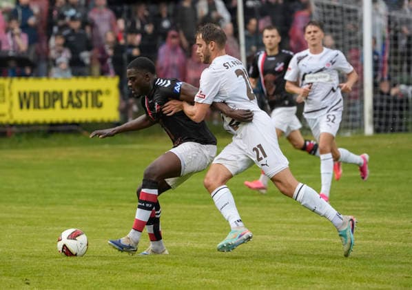 Foto : Lars Ritzka (Pauli) gegen Michael KOBERT ( Altona ) Fussball Regionalliga Nord , am Di. 30.06.2026 Altona 93 - FC St. Pauli *** Photo by Lars Ritzka: St. Pauli vs. Michael KOBERT, Altona, Regionalliga Nord, on Tue, June 30, 2026, Altona 93 vs. FC St. Pauli