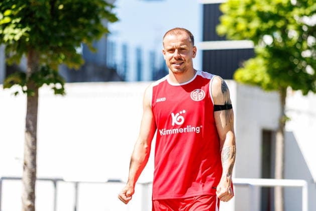 1. FSV Mainz 05, Auftakttraining, 01.07.2026 Lennard Maloney (1. FSV Mainz 05, 15) Auftakttraining der Herren des 1. FSV Mainz 05 zur Saison 2026 27 der 1. Fussball Bundesliga, Trainingsgelände auf dem Wolfgang Frank Campus, Mainz, 01.07.2026 DFL DFB regulations prohibit any use of photographs as image sequences and or quasi-video. *** 1 FSV Mainz 05, Season-Opening Training Session, July 1, 2026 Lennard Maloney 1 FSV Mainz 05, 15 First training session of the 1 FSV Mainz 05 men’s team for the 2026–27 season of the 1. Bundesliga, training grounds at the Wolfgang Frank Campus, Mainz, July 1, 2026 DFL DFB regulations prohibit any use of photographs as image sequences and or quasi-video Copyright: xBEAUTIFULxSPORTS Hahnex