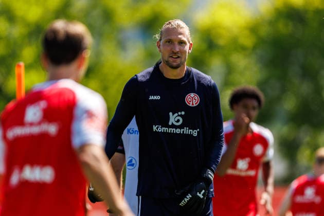 1. FSV Mainz 05, Auftakttraining, 01.07.2026 Robin Zentner (1. FSV Mainz 05, 27) Auftakttraining der Herren des 1. FSV Mainz 05 zur Saison 2026 27 der 1. Fussball Bundesliga, Trainingsgelände auf dem Wolfgang Frank Campus, Mainz, 01.07.2026 DFL DFB regulations prohibit any use of photographs as image sequences and or quasi-video. *** 1 FSV Mainz 05, Season-Opening Training Session, July 1, 2026 Robin Zentner 1 FSV Mainz 05, 27th pre-season training session for the 1 FSV Mainz 05 men’s team for the 2026–27 1. Bundesliga season, training grounds at the Wolfgang Frank Campus, Mainz, July 1, 2026 DFL DFB regulations prohibit any use of photographs as image sequences and or quasi-video Copyright: xBEAUTIFULxSPORTS Hahnex
