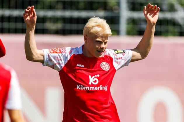 1. FSV Mainz 05, Auftakttraining, 01.07.2026 Otto Ruoppi (1. FSV Mainz 05) Auftakttraining der Herren des 1. FSV Mainz 05 zur Saison 2026 27 der 1. Fussball Bundesliga, Trainingsgelände auf dem Wolfgang Frank Campus, Mainz, 01.07.2026 DFL DFB regulations prohibit any use of photographs as image sequences and or quasi-video. *** 1 FSV Mainz 05, Season-Opening Training Session, July 1, 2026 Otto Ruoppi 1 FSV Mainz 05 Men’s team’s first training session of the 2026–27 season in the 1. Bundesliga, training grounds at the Wolfgang Frank Campus, Mainz, July 1, 2026 DFL DFB regulations prohibit any use of photographs as image sequences and or quasi-video Copyright: xBEAUTIFULxSPORTS Hahnex