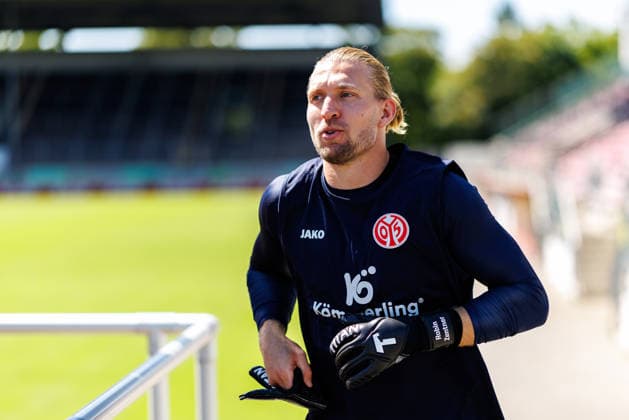 1. FSV Mainz 05, Auftakttraining, 01.07.2026 Robin Zentner (1. FSV Mainz 05, 27) Auftakttraining der Herren des 1. FSV Mainz 05 zur Saison 2026 27 der 1. Fussball Bundesliga, Trainingsgelände auf dem Wolfgang Frank Campus, Mainz, 01.07.2026 DFL DFB regulations prohibit any use of photographs as image sequences and or quasi-video. *** 1 FSV Mainz 05, Season-Opening Training Session, July 1, 2026 Robin Zentner 1 FSV Mainz 05, 27th pre-season training session for the 1 FSV Mainz 05 men’s team for the 2026–27 1. Bundesliga season, training grounds at the Wolfgang Frank Campus, Mainz, July 1, 2026 DFL DFB regulations prohibit any use of photographs as image sequences and or quasi-video Copyright: xBEAUTIFULxSPORTS Hahnex