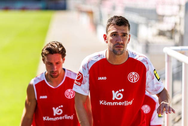 1. FSV Mainz 05, Auftakttraining, 01.07.2026 Stefan Bell (1. FSV Mainz 05, 16) Auftakttraining der Herren des 1. FSV Mainz 05 zur Saison 2026 27 der 1. Fussball Bundesliga, Trainingsgelände auf dem Wolfgang Frank Campus, Mainz, 01.07.2026 DFL DFB regulations prohibit any use of photographs as image sequences and or quasi-video. *** 1 FSV Mainz 05, Season-Opening Training Session, July 1, 2026 Stefan Bell 1 FSV Mainz 05, 16 First training session of the 1 FSV Mainz 05 men’s team for the 2026–27 season of the 1. Bundesliga, training grounds at the Wolfgang Frank Campus, Mainz, July 1, 2026 DFL DFB regulations prohibit any use of photographs as image sequences and or quasi-video Copyright: xBEAUTIFULxSPORTS Hahnex