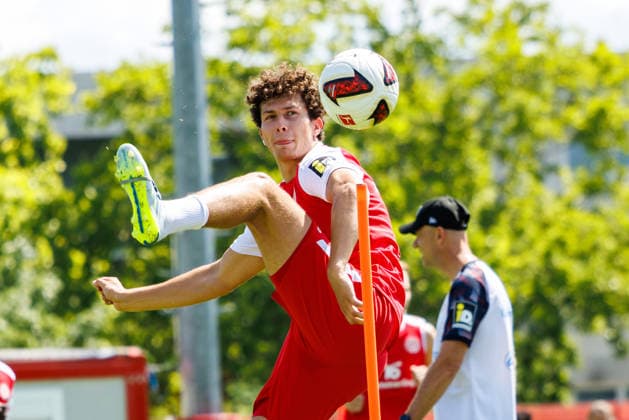 1. FSV Mainz 05, Auftakttraining, 01.07.2026 Fabia Gruber (1. FSV Mainz 05) Auftakttraining der Herren des 1. FSV Mainz 05 zur Saison 2026 27 der 1. Fussball Bundesliga, Trainingsgelände auf dem Wolfgang Frank Campus, Mainz, 01.07.2026 DFL DFB regulations prohibit any use of photographs as image sequences and or quasi-video. *** 1 FSV Mainz 05, Season-Opening Training Session, July 1, 2026 Fabia Gruber 1 FSV Mainz 05 Men’s team’s first training session of the 2026–27 season in the 1. Bundesliga, training grounds at the Wolfgang Frank Campus, Mainz, July 1, 2026 DFL DFB regulations prohibit any use of photographs as image sequences and or quasi-video Copyright: xBEAUTIFULxSPORTS Hahnex