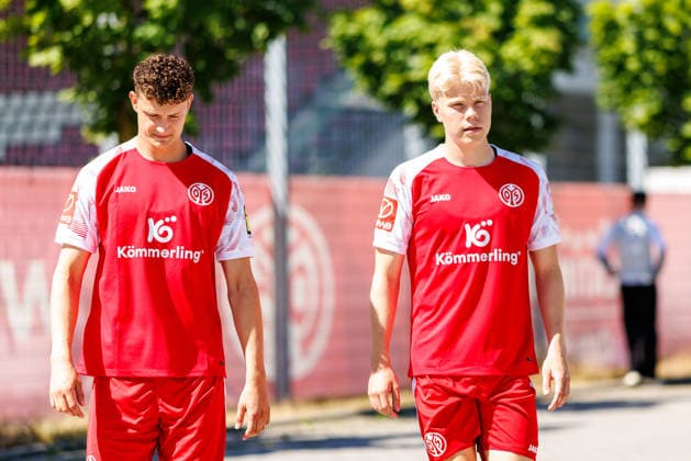 1. FSV Mainz 05, Auftakttraining, 01.07.2026 Eric Martel (1. FSV Mainz 05); Otto Ruoppi (1. FSV Mainz 05) Auftakttraining der Herren des 1. FSV Mainz 05 zur Saison 2026 27 der 1. Fussball Bundesliga, Trainingsgelände auf dem Wolfgang Frank Campus, Mainz, 01.07.2026 DFL DFB regulations prohibit any use of photographs as image sequences and or quasi-video. *** 1 FSV Mainz 05, Season-Opening Training Session, July 1, 2026 Eric Martel 1 FSV Mainz 05 Otto Ruoppi 1 FSV Mainz 05 Opening training session for the 1 FSV Mainz 05 men’s team for the 2026–27 season of the 1. Bundesliga, Training grounds at the Wolfgang Frank Campus, Mainz, July 1, 2026 DFL DFB regulations prohibit any use of photographs as image sequences and or quasi-video Copyright: xBEAUTIFULxSPORTS Hahnex