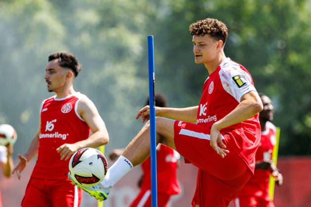 1. FSV Mainz 05, Auftakttraining, 01.07.2026 Eric Martel (1. FSV Mainz 05) Auftakttraining der Herren des 1. FSV Mainz 05 zur Saison 2026 27 der 1. Fussball Bundesliga, Trainingsgelände auf dem Wolfgang Frank Campus, Mainz, 01.07.2026 DFL DFB regulations prohibit any use of photographs as image sequences and or quasi-video. *** 1 FSV Mainz 05, First Training Session, July 1, 2026 Eric Martel 1 FSV Mainz 05 Men’s team’s first training session of the 2026–27 season in the 1. Bundesliga, training grounds at the Wolfgang Frank Campus, Mainz, July 1, 2026 DFL DFB regulations prohibit any use of photographs as image sequences and or quasi-video Copyright: xBEAUTIFULxSPORTS Hahnex
