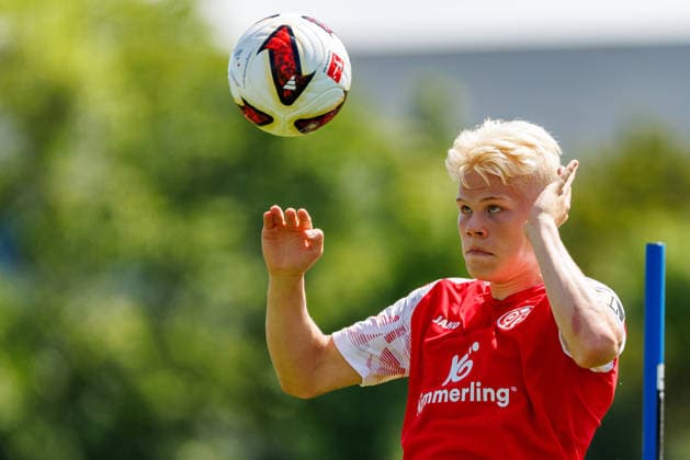 1. FSV Mainz 05, Auftakttraining, 01.07.2026 Otto Ruoppi (1. FSV Mainz 05) Auftakttraining der Herren des 1. FSV Mainz 05 zur Saison 2026 27 der 1. Fussball Bundesliga, Trainingsgelände auf dem Wolfgang Frank Campus, Mainz, 01.07.2026 DFL DFB regulations prohibit any use of photographs as image sequences and or quasi-video. *** 1 FSV Mainz 05, Season-Opening Training Session, July 1, 2026 Otto Ruoppi 1 FSV Mainz 05 Men’s team’s first training session of the 2026–27 season in the 1. Bundesliga, training grounds at the Wolfgang Frank Campus, Mainz, July 1, 2026 DFL DFB regulations prohibit any use of photographs as image sequences and or quasi-video Copyright: xBEAUTIFULxSPORTS Hahnex