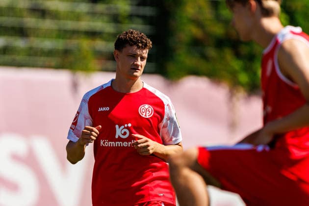 1. FSV Mainz 05, Auftakttraining, 01.07.2026 Eric Martel (1. FSV Mainz 05) Auftakttraining der Herren des 1. FSV Mainz 05 zur Saison 2026 27 der 1. Fussball Bundesliga, Trainingsgelände auf dem Wolfgang Frank Campus, Mainz, 01.07.2026 DFL DFB regulations prohibit any use of photographs as image sequences and or quasi-video. *** 1 FSV Mainz 05, First Training Session, July 1, 2026 Eric Martel 1 FSV Mainz 05 Men’s team’s first training session of the 2026–27 season in the 1. Bundesliga, training grounds at the Wolfgang Frank Campus, Mainz, July 1, 2026 DFL DFB regulations prohibit any use of photographs as image sequences and or quasi-video Copyright: xBEAUTIFULxSPORTS Hahnex