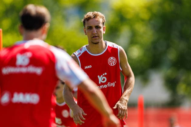 1. FSV Mainz 05, Auftakttraining, 01.07.2026 Nelson Weiper (1. FSV Mainz 05, 44) Auftakttraining der Herren des 1. FSV Mainz 05 zur Saison 2026 27 der 1. Fussball Bundesliga, Trainingsgelände auf dem Wolfgang Frank Campus, Mainz, 01.07.2026 DFL DFB regulations prohibit any use of photographs as image sequences and or quasi-video. *** 1 FSV Mainz 05, Season-Opening Training Session, July 1, 2026 Nelson Weiper 1 FSV Mainz 05, 44 First training session of the 1 FSV Mainz 05 men’s team for the 2026–27 season of the 1. Bundesliga, training grounds at the Wolfgang Frank Campus, Mainz, July 1, 2026 DFL DFB regulations prohibit any use of photographs as image sequences and or quasi-video Copyright: xBEAUTIFULxSPORTS Hahnex