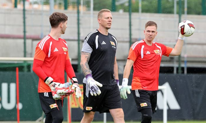 Torwart Carl Klaus, Torwarttrainer Marcel Höttecke, Tim Schleinitz Aktion Oberkörper Auftakttraining Fußball Fussball Training Bundesliga Herren DFL Saison 2026 2027 01.07.2026 1.FC Union Berlin FCU DFL regulations prohibit any use of photographs as image sequences and or quasi-video. *** Goalkeeper Carl Klaus, Goalkeeper Coach Marcel Höttecke, Tim Schleinitz, Upper Body Drill, Season Opener, Soccer Training, Bundesliga Men s DFL, 2026–2027 Season, January 7, 2026, 1. FC Union Berlin (FCU). DFL regulations prohibit any use of photographs as image sequences and or quasi-video content.