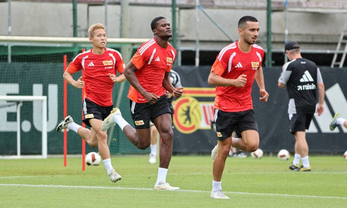 Sport Bilder des Tages Wooyeong Jeong, Chris Bedia, Livan Burcu Auftakttraining Fußball Fussball Training Bundesliga Herren DFL Saison 2026 2027 01.07.2026 1.FC Union Berlin FCU DFL regulations prohibit any use of photographs as image sequences and or quasi-video. *** Wooyeong Jeong, Chris Bedia, Livan Burcu: First Training Session, Sports, Soccer, Soccer Training, Bundesliga, Men s, DFL, 2026–2027 Season, January 7, 2026, 1. FC Union Berlin (FCU). DFL regulations prohibit any use of photographs as image sequences and or quasi-video.