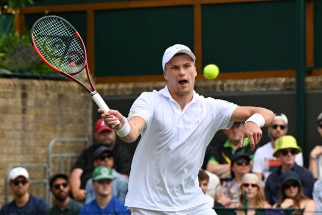 Wimbledon Tennis Championships 2026 - Day 3 LONDON, UNITED KINGDOM - July 01: Jenson Brooksby of the United States plays against Ignacio Buse of Peru in the Mens singles second round match against during day three of The Wimbledon Tennis Championships at All England Lawn Tennis and Croquet Club on July 01, 2026 in London, United Kingdom Ray Tang Anadolu London United Kingdom. Editorial use only. Please get in touch for any other usage.  Copyright: x2026xAnadoluxRayxTangx