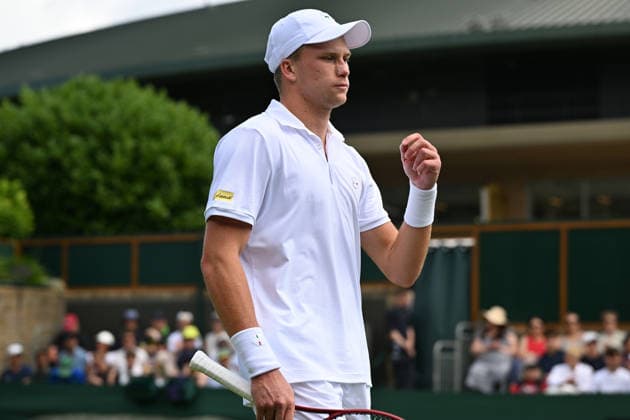 Wimbledon Tennis Championships 2026 - Day 3 LONDON, UNITED KINGDOM - July 01: Jenson Brooksby of the United States plays against Ignacio Buse of Peru in the Mens singles second round match against during day three of The Wimbledon Tennis Championships at All England Lawn Tennis and Croquet Club on July 01, 2026 in London, United Kingdom Ray Tang Anadolu London United Kingdom. Editorial use only. Please get in touch for any other usage.  Copyright: x2026xAnadoluxRayxTangx