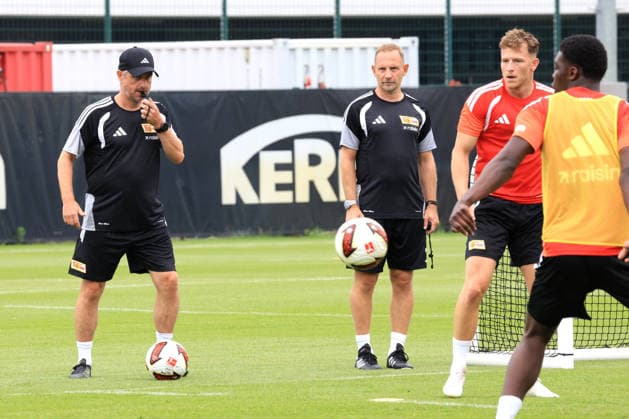 DEU, DFL, 1. FBL, 1.FC Union, Training, 01.07.2026, Stadion Alte Foersterei, Berlin, DEU, DFL, 1. FBL, 1.FC Union, Training, im Bild: Cheftrainer Mauro Lustrinelli (1.FC Union Berlin), Co-Trainer Sebastian Boenig (1.FC Union Berlin) DFL - regulations prohibit any use of Photographs as image sequences and or quasi-video *** DEU, DFL, 1 FBL, 1 FC Union, Training, July 1, 2026, Alte Foersterei Stadium, Berlin, DEU, DFL, 1 FBL, 1 FC Union, Training, pictured: Head Coach Mauro Lustrinelli of 1 FC Union Berlin, Assistant Coach Sebastian Boenig of 1 FC Union Berlin. DFL regulations prohibit any use of photographs as image sequences and or quasi-video. nordphotoxGmbHx xEngler nph00076