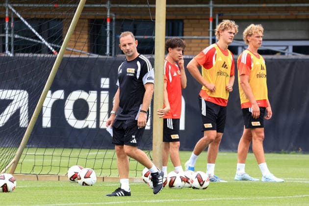 DEU, DFL, 1. FBL, 1.FC Union, Training, 01.07.2026, Stadion Alte Foersterei, Berlin, DEU, DFL, 1. FBL, 1.FC Union, Training, im Bild: Cheftrainer Mauro Lustrinelli (1.FC Union Berlin), DFL - regulations prohibit any use of Photographs as image sequences and or quasi-video *** DEU, DFL, 1 FBL, 1 FC Union, Training, July 1, 2026, Alte Foersterei Stadium, Berlin, DEU, DFL, 1 FBL, 1 FC Union, Training, pictured: Head Coach Mauro Lustrinelli of 1 FC Union Berlin; DFL regulations prohibit any use of photographs as image sequences and or quasi-video nordphotoxGmbHx xEngler nph00076