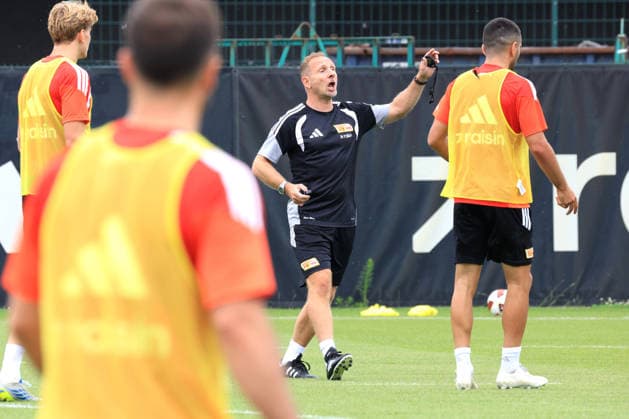 DEU, DFL, 1. FBL, 1.FC Union, Training, 01.07.2026, Stadion Alte Foersterei, Berlin, DEU, DFL, 1. FBL, 1.FC Union, Training, im Bild: Cheftrainer Mauro Lustrinelli (1.FC Union Berlin), DFL - regulations prohibit any use of Photographs as image sequences and or quasi-video *** DEU, DFL, 1 FBL, 1 FC Union, Training, July 1, 2026, Alte Foersterei Stadium, Berlin, DEU, DFL, 1 FBL, 1 FC Union, Training, pictured: Head Coach Mauro Lustrinelli of 1 FC Union Berlin; DFL regulations prohibit any use of photographs as image sequences and or quasi-video nordphotoxGmbHx xEngler nph00076