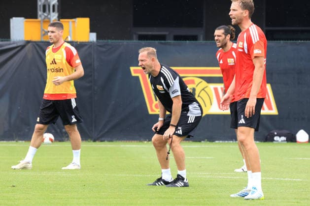 DEU, DFL, 1. FBL, 1.FC Union, Training, 01.07.2026, Stadion Alte Foersterei, Berlin, DEU, DFL, 1. FBL, 1.FC Union, Training, im Bild: Cheftrainer Mauro Lustrinelli (1.FC Union Berlin), Christopher Trimmel (1.FC Union Berlin 28), Andrej Ilic (1.FC Union Berlin 23), Marvin Friedrich (1.FC Union Berlin 60) DFL - regulations prohibit any use of Photographs as image sequences and or quasi-video *** GER, DFL, 1. Bundesliga, 1. FC Union, Training, July 1, 2026, Alte Foersterei Stadium, Berlin, GER, DFL, 1. Bundesliga, 1 FC Union, Training, Pictured: Head Coach Mauro Lustrinelli of 1 FC Union Berlin, Christopher Trimmel (1 FC Union Berlin, No. 28), Andrej Ilic (1 FC Union Berlin, No. 23), Marvin Friedrich (1 FC Union Berlin, No. 60). DFL regulations prohibit any use of photographs as image sequences and or quasi-video content. nordphotoxGmbHx xEngler nph00076