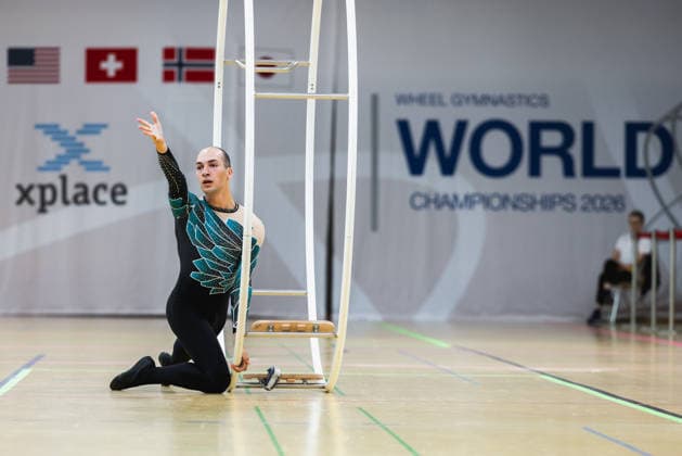 Wheel Gymnastics World Championships 2026 Rhönrad Weltmeisterschaft 2026. Deutschland, Göttingen am 01. Juli 2026: Tag eins der Weltmeisterschaft in Rhönrad mit über 250 Athletinnen und Athleten aus 17 Nationen. Im Bild: Der niederländische Rhönrad Turner GabriÃ«l Lomans beim Geradeturnen Disziplin (Straight-line). *** 2026 World Championships in Wheel Gymnastics, 2026 Rhönrad World Championships, Germany, Göttingen on July 1, 2026—Day one of the Rhönrad World Championships with over 250 athletes from 17 nations. Pictured: Dutch Rhönrad gymnast Gabriël Lomans performing in the Straight Line discipline.