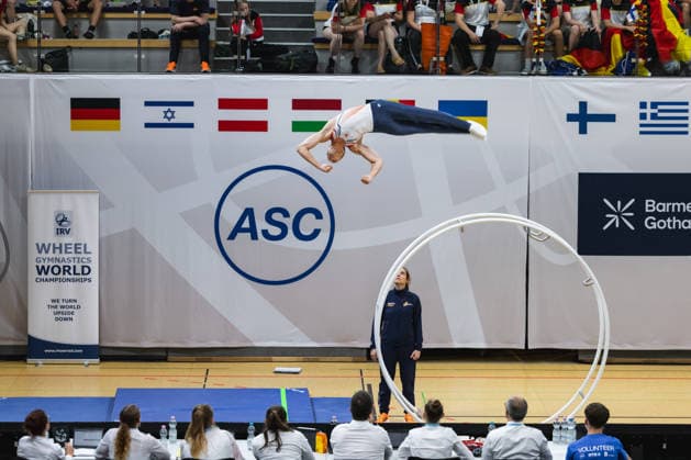 Wheel Gymnastics World Championships 2026 Rhönrad Weltmeisterschaft 2026. Deutschland, Göttingen am 01. Juli 2026: Tag eins der Weltmeisterschaft in Rhönrad mit über 250 Athletinnen und Athleten aus 17 Nationen. Im Bild: Der Niederländischer Rhönrad Turner GabriÃ«l Lomans beim Sprung Disziplin (Vault). *** 2026 World Championships in Wheel Gymnastics, 2026 Rhönrad World Championships, Germany, Göttingen on July 1, 2026—Day one of the Rhönrad World Championships with over 250 athletes from 17 nations. Pictured: Dutch Rhönrad gymnast Gabriël Lomans during the vault event.