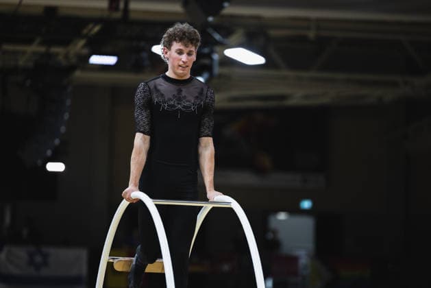 Wheel Gymnastics World Championships 2026 Rhönrad Weltmeisterschaft 2026. Deutschland, Göttingen am 01. Juli 2026: Tag eins der Weltmeisterschaft in Rhönrad mit über 250 Athletinnen und Athleten aus 17 Nationen. Im Bild: Finnischer Rhönrad Turner Bero Schröter bei der Geradeturnen Disziplin (Straight-line). *** 2026 World Championships in Wheel Gymnastics, 2026 Rhönrad World Championships, Germany, Göttingen on July 1, 2026—Day one of the Rhönrad World Championships with over 250 athletes from 17 nations. Pictured: Finnish Rhönrad gymnast Bero Schröter competing in the Straight Line discipline.