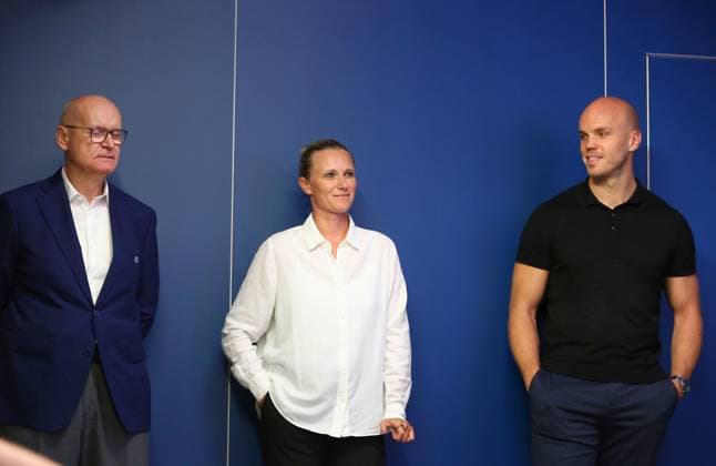 01.07.2026, xcex, GER, Hamburg, Volksparkstadion, Fussball, 1. Bundesliga, Saison 2026 2027, HSV, Hamburger Sportverein, Pressekonferenz anlaesslich der Vorstellung der neuen HSV-Sportvorstaendin Kathleen Krueger beim HSV, mit Michael Papenfuss (Aufsichtsratvorsitzender (HSV Fussball AG) und Henrik Koencke (Praesident HSV e.V.) DFL regulations prohibit any use of photographs as image sequences and or quasi-video *** July 1, 2026, xcex, GER, Hamburg, Volksparkstadion, Soccer, Bundesliga 1, 2026–2027 Season, HSV, Hamburger Sportverein, press conference marking the introduction of HSV’s new Chief Sports Officer Kathleen Krueger, featuring Michael Papenfuss, Chairman of the Supervisory Board of HSV Fussball AG, and Henrik Koencke, President of HSV e.V. DFL regulations prohibit any use of photographs as image sequences and or quasi-video