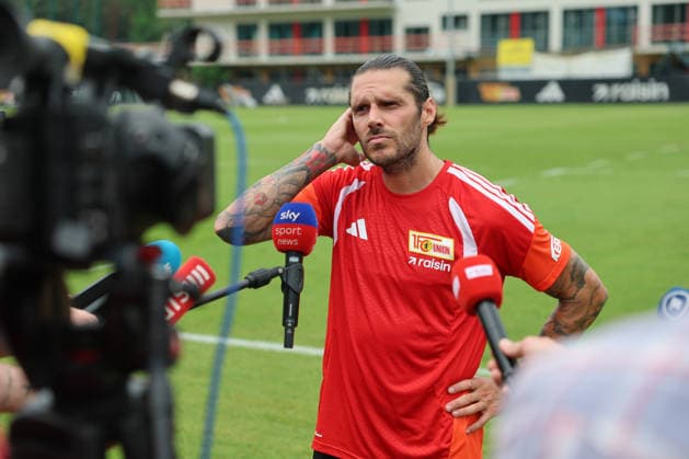 BERLIN, DEUTSCHLAND - JULY 1: Christopher Trimmel (Union Berlin, 28) answers the questions of journalists, during the Training kick-off 1. FC Union Berlin at Training ground at Stadion an der Alten Foersterei on matchday 32 on July 1, 2026 in Berlin, Deutschland. DFB regulations prohibit any use of photographs as image sequences and or quasi video. Berlin Deutschland Copyright: xO.Frankex