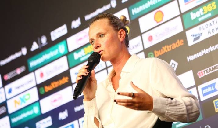 01.07.2026, xcex, GER, Hamburg, Volksparkstadion, Fussball, 1. Bundesliga, Saison 2026 2027, HSV, Hamburger Sportverein, Pressekonferenz anlaesslich der Vorstellung der neuen HSV-Sportvorstaendin Kathleen Krueger beim HSV DFL regulations prohibit any use of photographs as image sequences and or quasi-video *** July 1, 2026, xcex, GER, Hamburg, Volksparkstadion, Soccer, Bundesliga 1, 2026–2027 season, HSV, Hamburger Sportverein, press conference marking the introduction of HSV’s new sporting director, Kathleen Krueger; DFL regulations prohibit any use of photographs as image sequences and or quasi-video