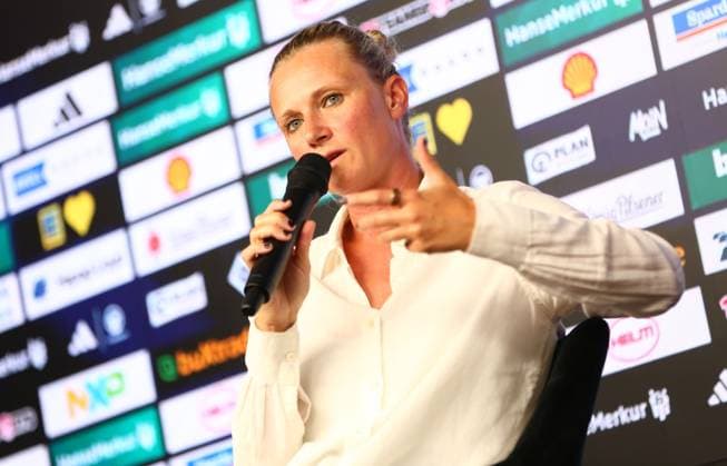 01.07.2026, xcex, GER, Hamburg, Volksparkstadion, Fussball, 1. Bundesliga, Saison 2026 2027, HSV, Hamburger Sportverein, Pressekonferenz anlaesslich der Vorstellung der neuen HSV-Sportvorstaendin Kathleen Krueger beim HSV DFL regulations prohibit any use of photographs as image sequences and or quasi-video *** July 1, 2026, xcex, GER, Hamburg, Volksparkstadion, Soccer, Bundesliga 1, 2026–2027 season, HSV, Hamburger Sportverein, press conference marking the introduction of HSV’s new sporting director, Kathleen Krueger; DFL regulations prohibit any use of photographs as image sequences and or quasi-video