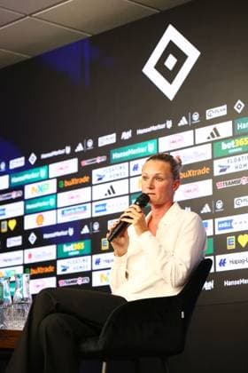 01.07.2026, xcex, GER, Hamburg, Volksparkstadion, Fussball, 1. Bundesliga, Saison 2026 2027, HSV, Hamburger Sportverein, Pressekonferenz anlaesslich der Vorstellung der neuen HSV-Sportvorstaendin Kathleen Krueger beim HSV DFL regulations prohibit any use of photographs as image sequences and or quasi-video *** July 1, 2026, xcex, GER, Hamburg, Volksparkstadion, Soccer, Bundesliga 1, 2026–2027 season, HSV, Hamburger Sportverein, press conference marking the introduction of HSV’s new sporting director, Kathleen Krueger; DFL regulations prohibit any use of photographs as image sequences and or quasi-video