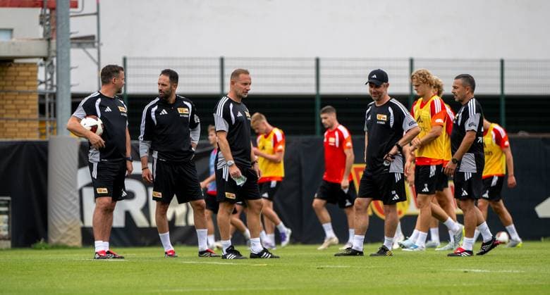 Fußball, Herren, Saison 2026 2027, 1. Bundesliga, 1. FC Union Berlin, Training auf Trainingsplatz II, v. l. Co-Trainer Michel Renggli (1. FC Union), Co-Trainer Enrico Schirinzi (1. FC Union), Trainer Mauro Lustrinelli (1. FC Union Berlin), Co-Trainer Sebastian Bönig (1. FC Union), Co-Trainer Sascha Stauch (1. FC Union), 01.07. 2026, *** Soccer, Men s, 2026–2027 Season, 1. Bundesliga, 1. FC Union Berlin, Training on Training Field II, from left: Assistant Coach Michel Renggli (1. FC Union), Assistant Coach Enrico Schirinzi (1. FC Union), Head Coach Mauro Lustrinelli (1. FC Union Berlin), Assistant Coach Sebastian Bönig (1. FC Union), Assistant Coach Sascha Stauch (1. FC Union), July 1, 2026, Copyright: xMatthiasxKochx