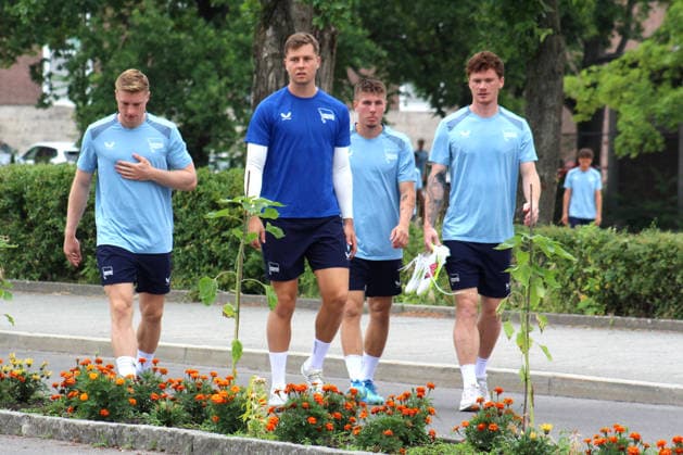 DEU, DFL, 2. FBL Hertha BSC, Training, 01.07.2026, Sportforum, Berlin, DEU, DFL, 2. FBL Hertha BSC, Training, im Bild Hertha-Spielerkreis, Julian Eitschberger (Hertha BSC Berlin 2), Tjark Ernst (Hertha BSC Berlin 1), Sebastian Groenning (Hertha BSC Berlin 17), h DFL - regulations prohibit any use of Photographs as image sequences and or quasi-video *** GER, DFL, 2nd Bundesliga Hertha BSC, Training, July 1, 2026, Sportforum, Berlin, GER, DFL, 2nd Bundesliga Hertha BSC, Training, Pictured: Hertha players, Julian Eitschberger, Hertha BSC Berlin 2; Tjark Ernst, Hertha BSC Berlin 1; Sebastian Groenning, Hertha BSC Berlin 17; h DFL regulations prohibit any use of photographs as image sequences and or quasi-video nordphotoxGmbHx xEngler nph00076